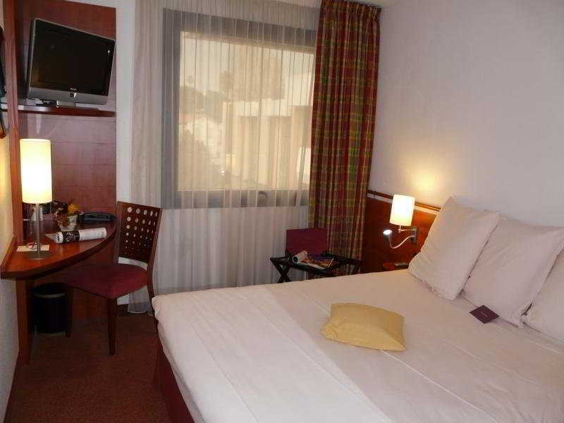 ไอบิส สไตล์ นีซ แก๊ป 3000 แอโรปอร์ Hotel แซ็งต์-โลร็อง-ดู-วาร์ ภายนอก รูปภาพ